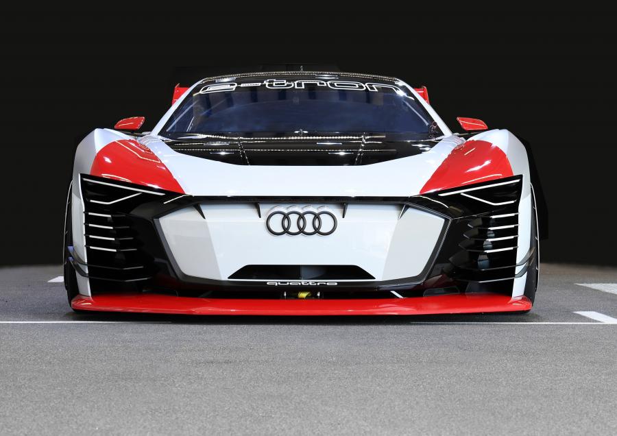  Audi e-tron Vision Gran Turismo 2018 года  (фото 8 из 22)